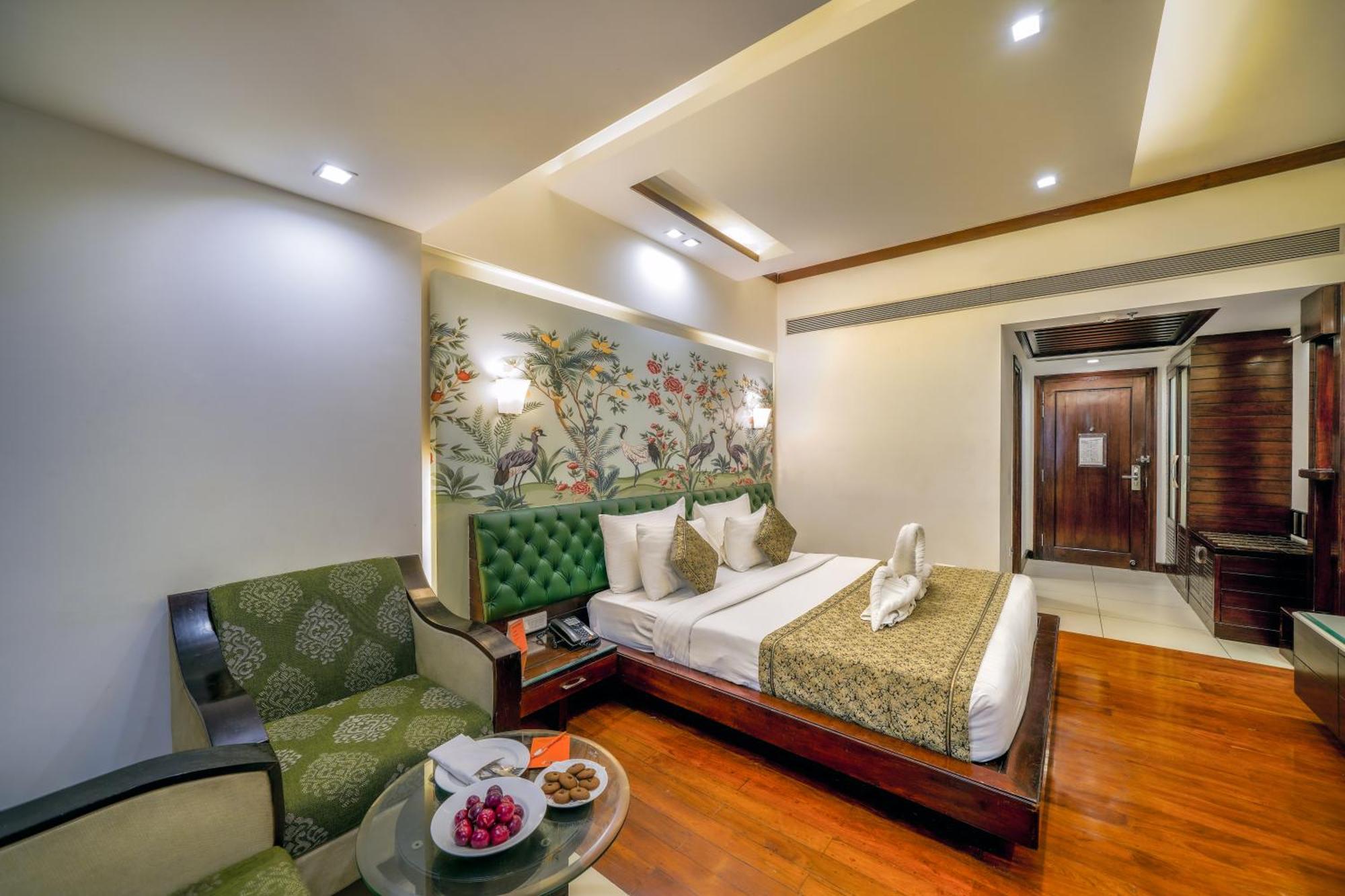 Hotel Saffron Leaf Dehradun Exterior photo