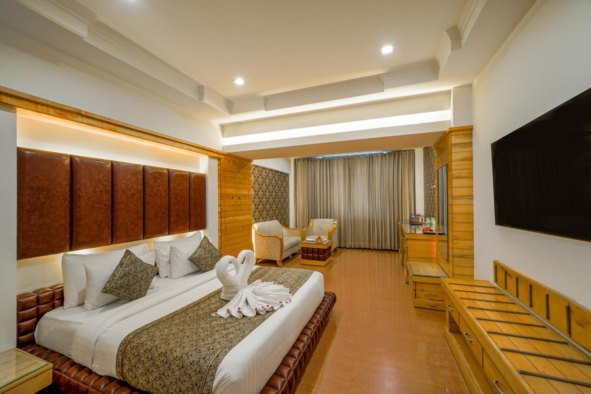 Hotel Saffron Leaf Dehradun Exterior photo