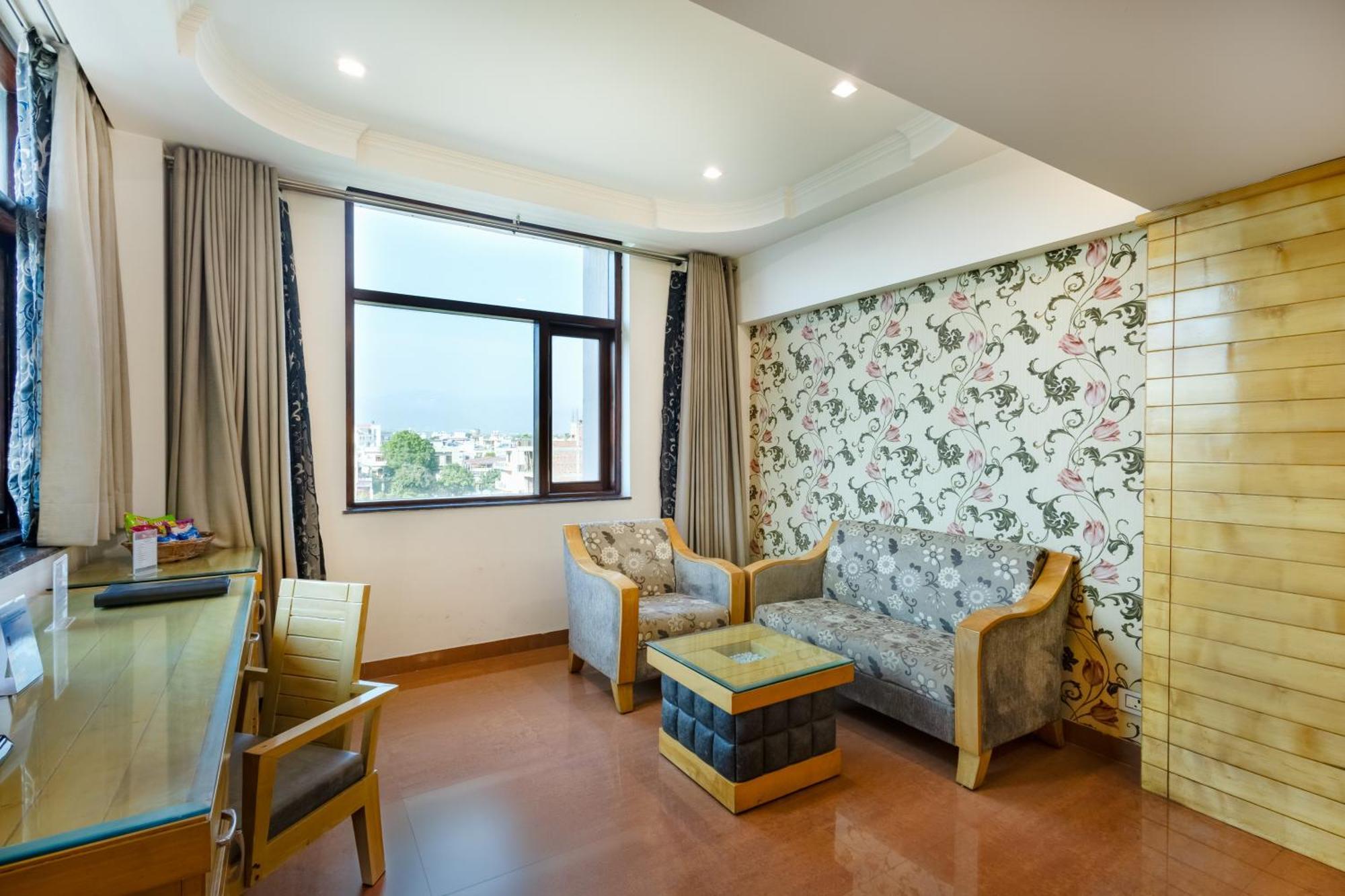 Hotel Saffron Leaf Dehradun Exterior photo