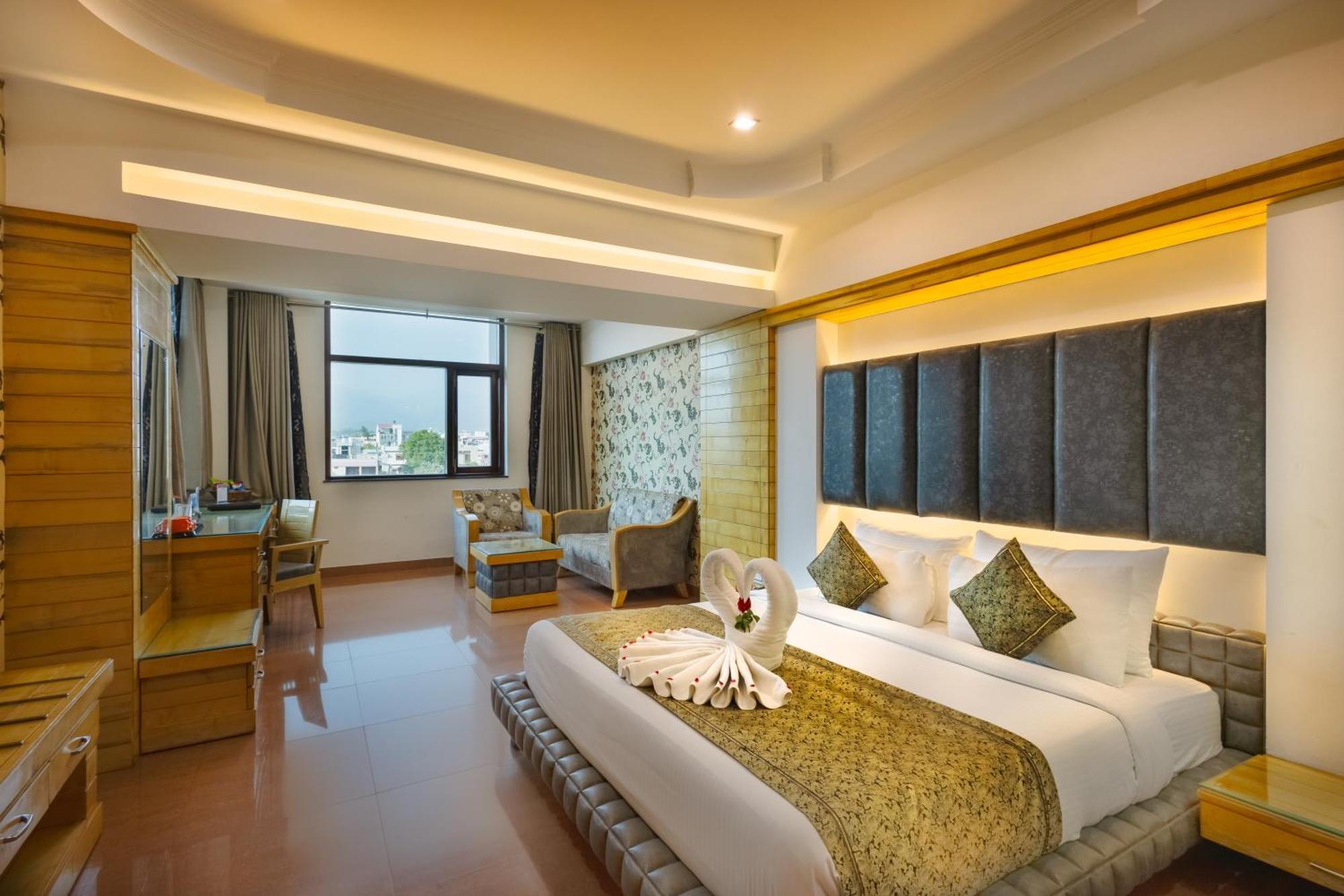 Hotel Saffron Leaf Dehradun Exterior photo