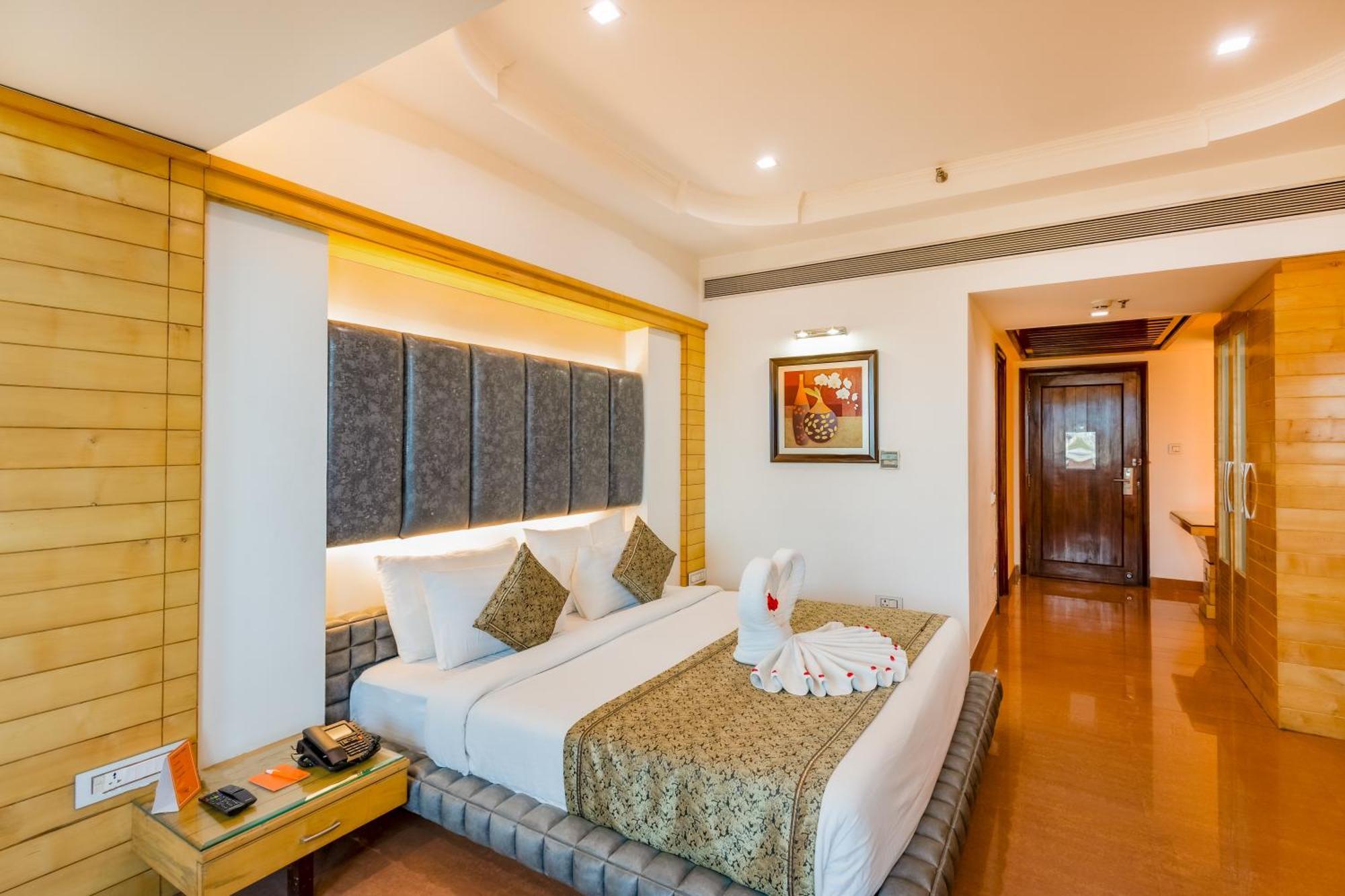 Hotel Saffron Leaf Dehradun Exterior photo