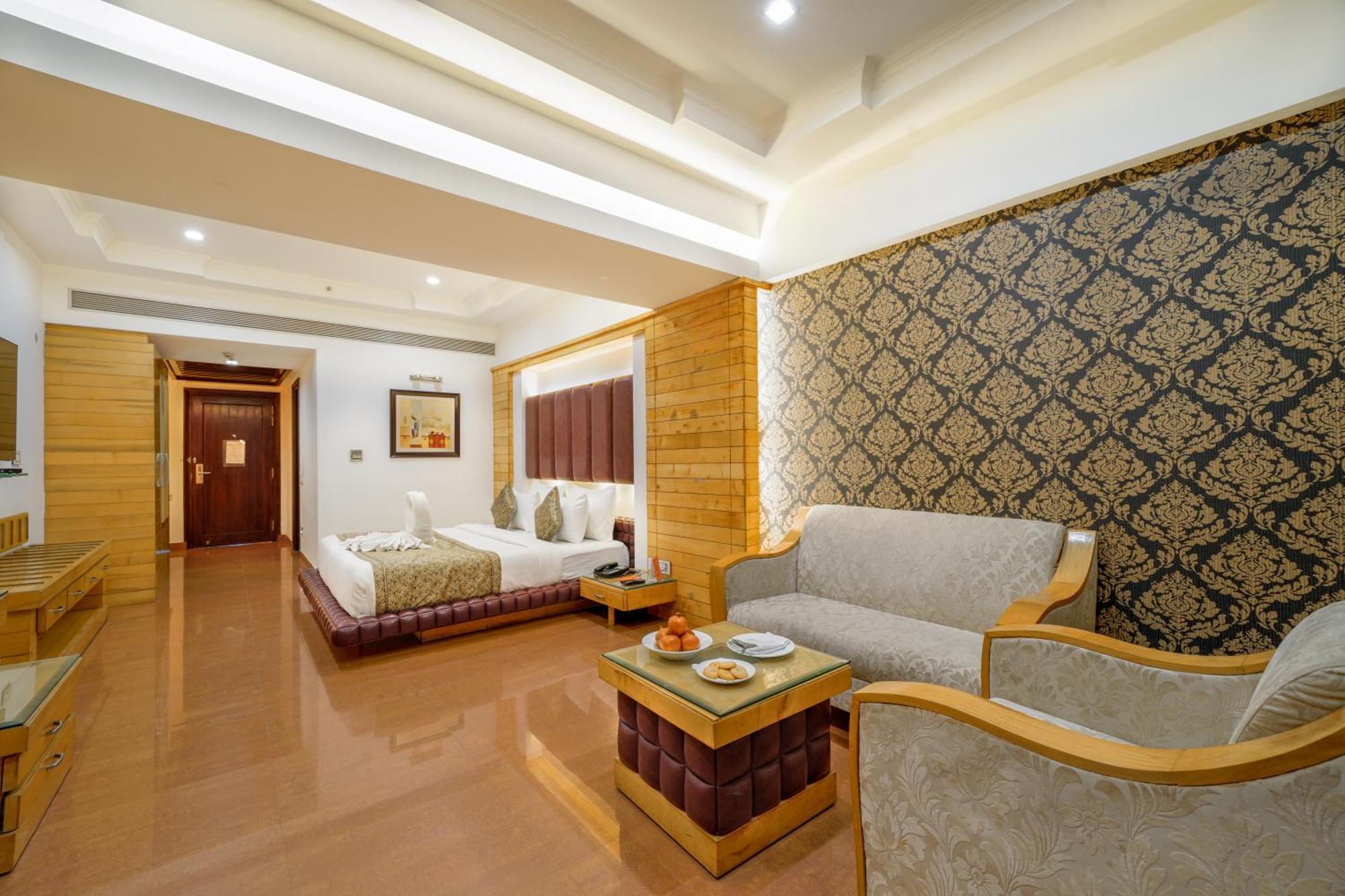 Hotel Saffron Leaf Dehradun Exterior photo