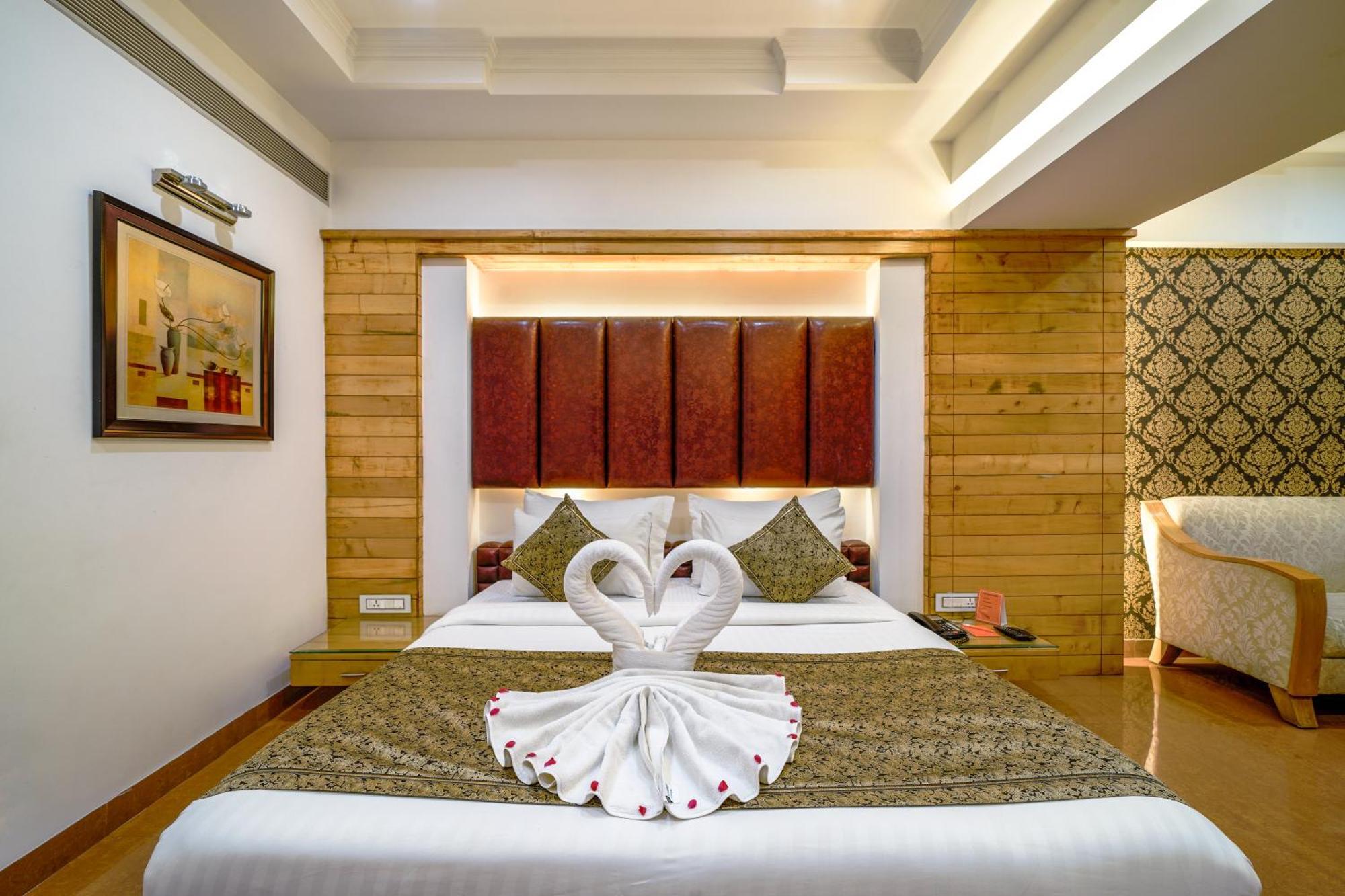 Hotel Saffron Leaf Dehradun Exterior photo