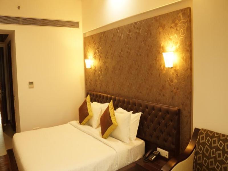 Hotel Saffron Leaf Dehradun Exterior photo