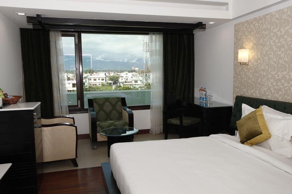 Hotel Saffron Leaf Dehradun Exterior photo
