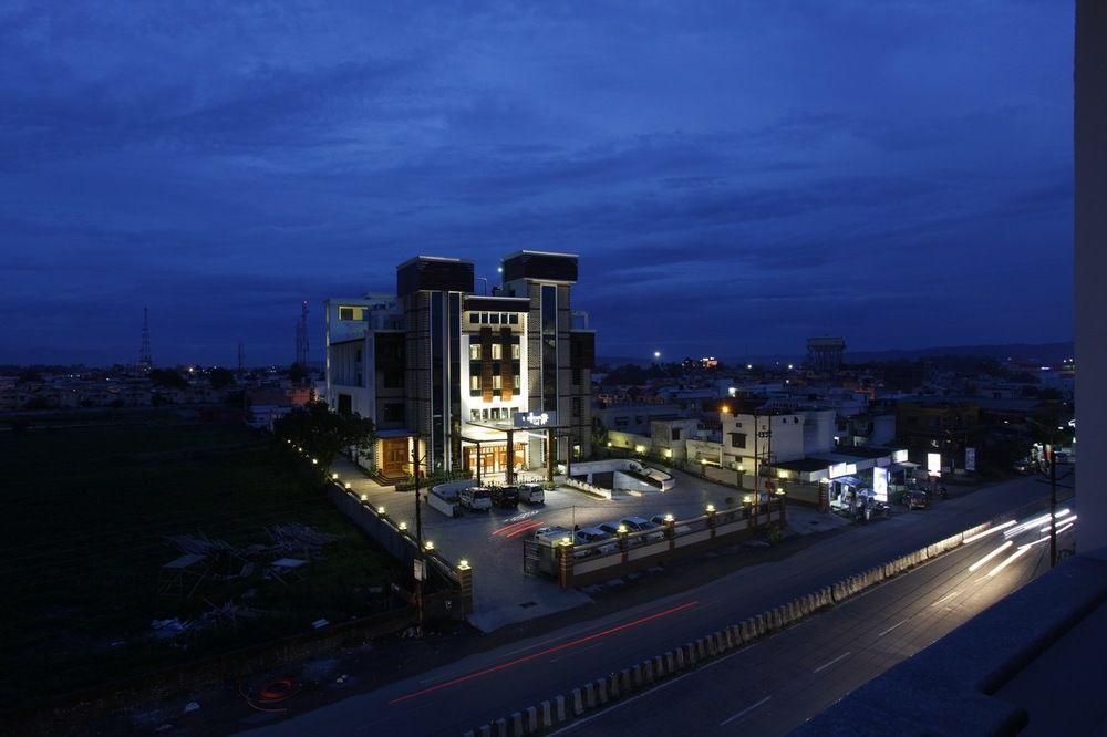Hotel Saffron Leaf Dehradun Exterior photo