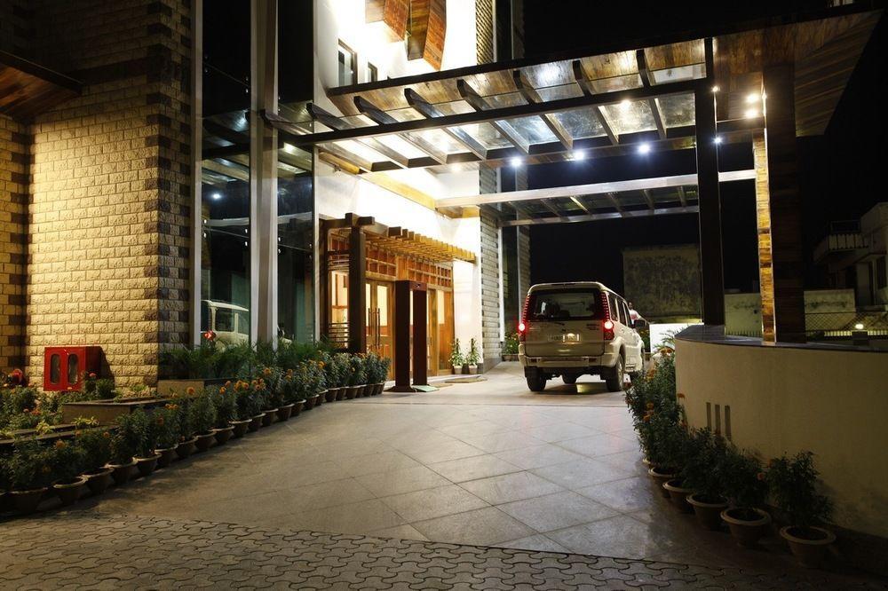 Hotel Saffron Leaf Dehradun Exterior photo