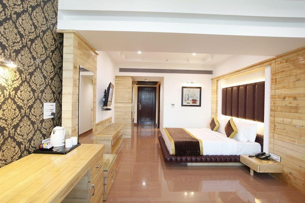 Hotel Saffron Leaf Dehradun Exterior photo