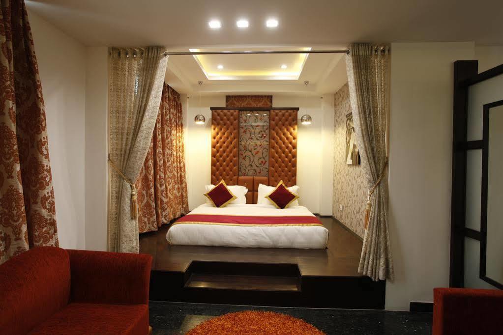 Hotel Saffron Leaf Dehradun Exterior photo
