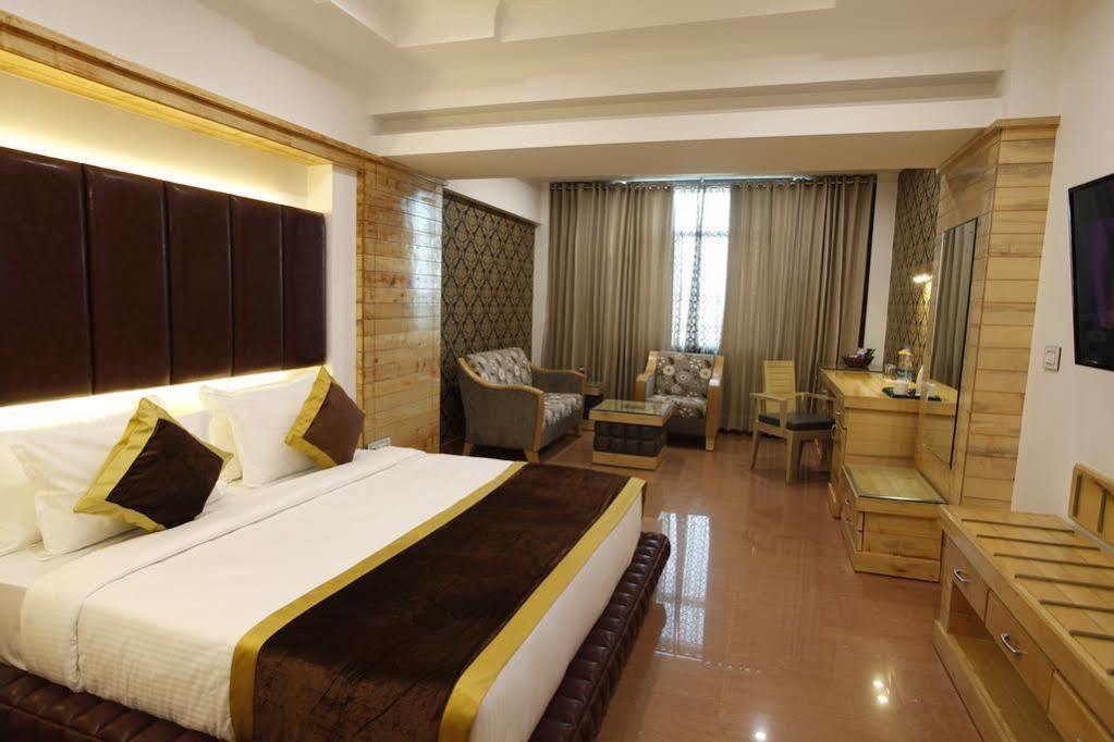 Hotel Saffron Leaf Dehradun Exterior photo