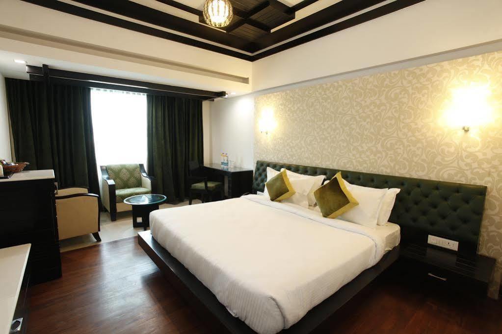 Hotel Saffron Leaf Dehradun Exterior photo